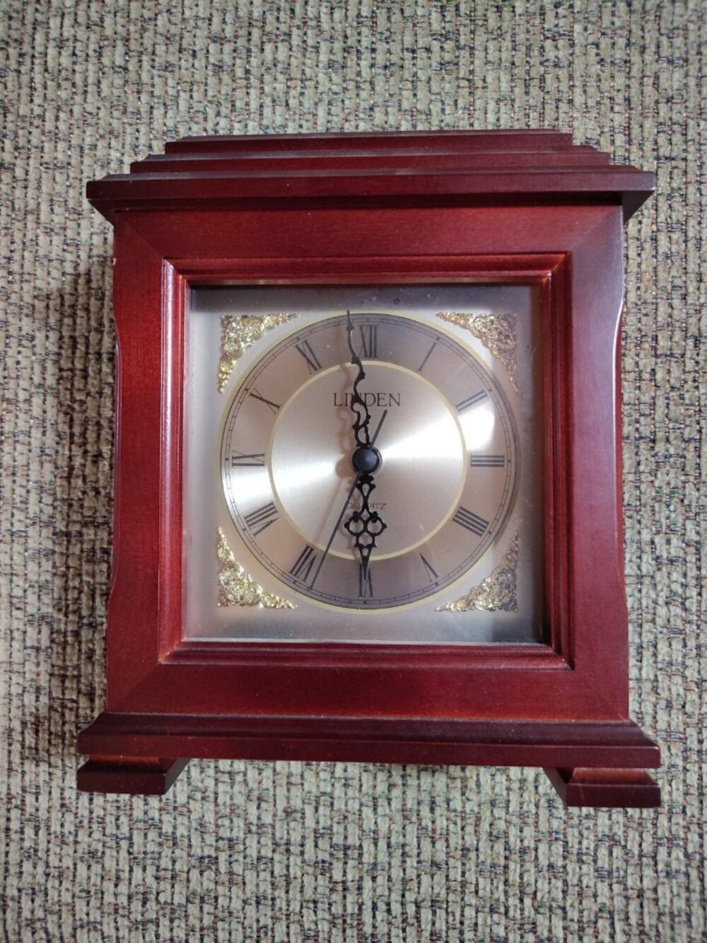 Lovely Linden Quartz Mantel Clock in Working Order